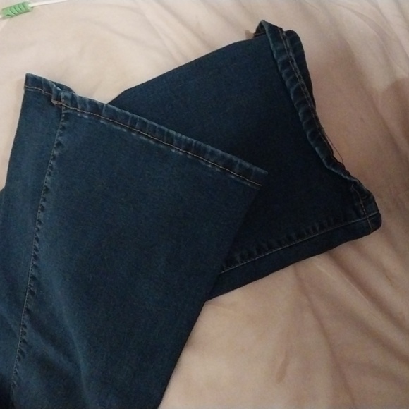 Set Of 2 Terra & Sky Women's High Rise Bootcut Jeans, 30” Inseam, Med Wa… - Picture 2 of 10